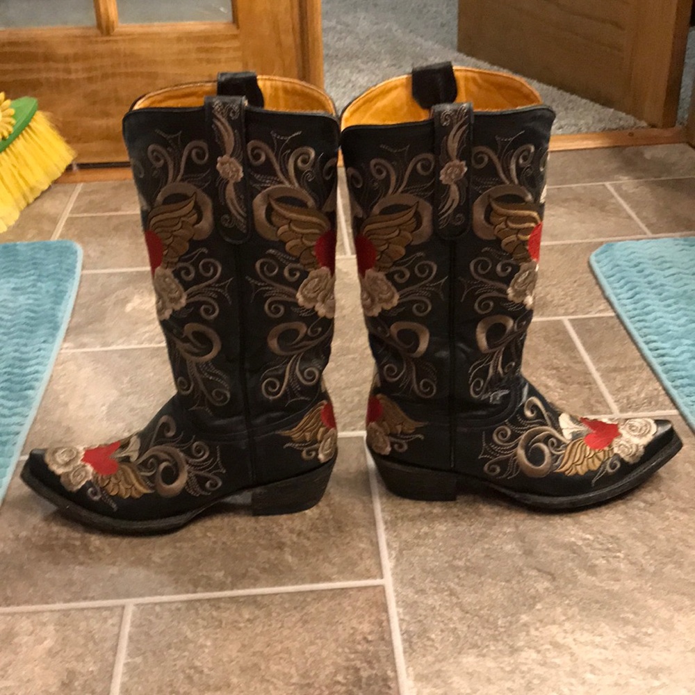 Beautiful Old Gringo handmade leather boots.